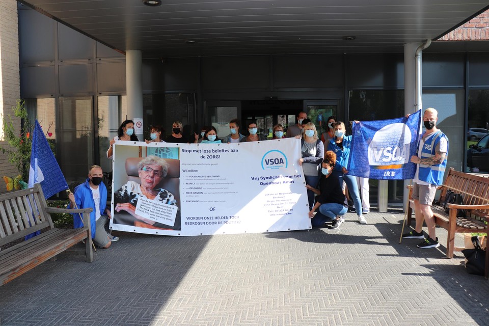 Vakbonden en personeel kwamen naar buiten om te protesteren tegen de privatiseringsplannen van de Vlaamse regering.