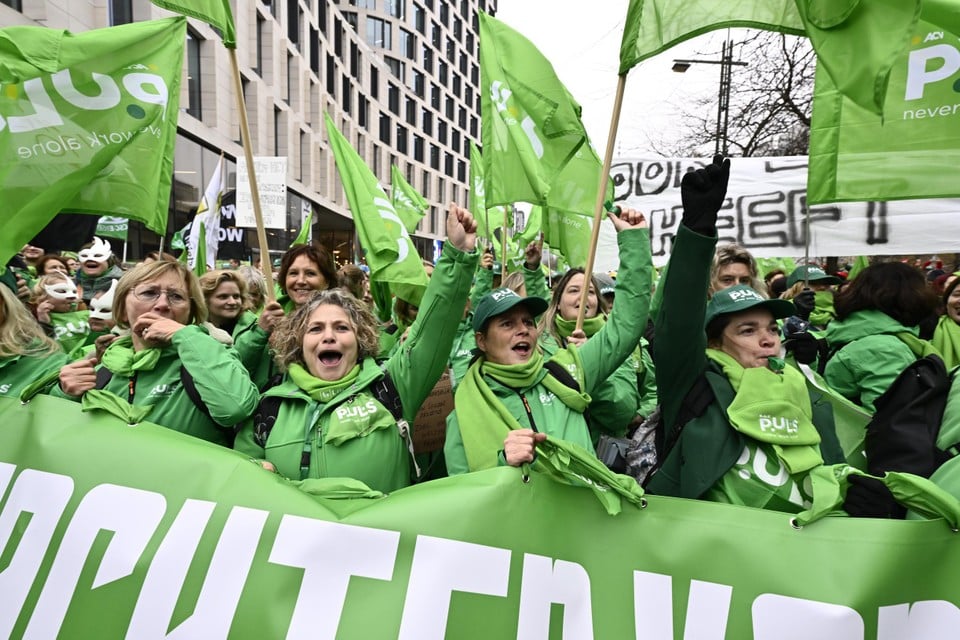 Non-profit today argues against Savings Measures Government De Wever
