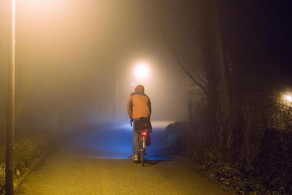 bod conjunctie evenwichtig Fietsverlichting alleen is niet voldoende: zo zorg je dat je goed gezien  wordt op je fiets in de donkere maanden | Het Nieuwsblad Mobile