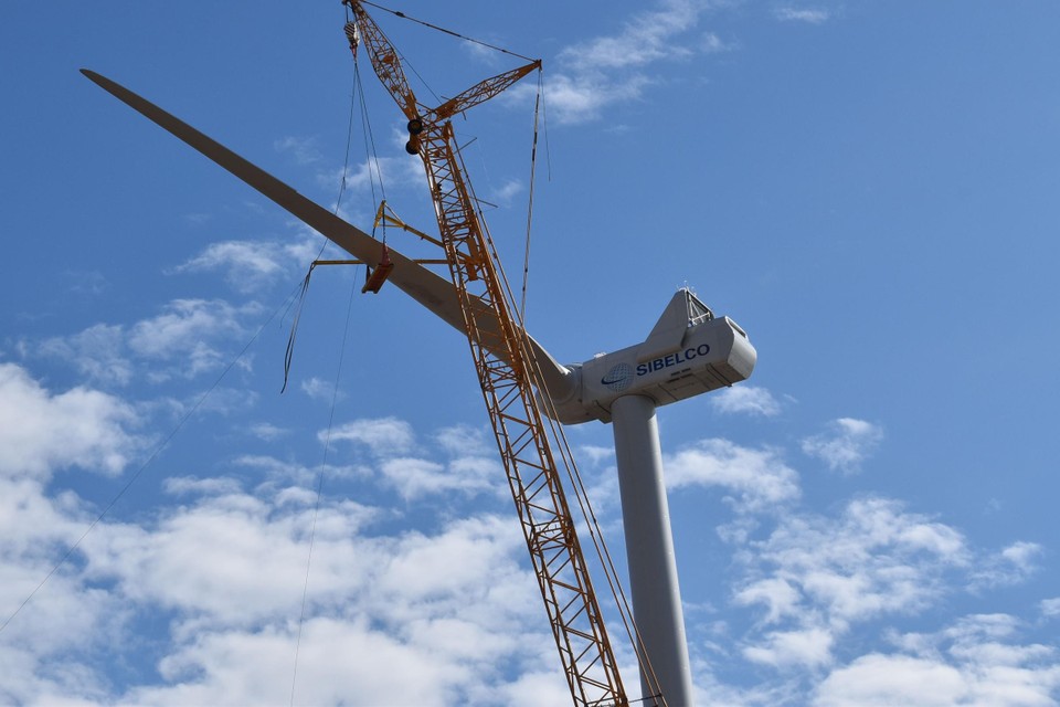 Inmiddels heeft exploitant Luminus wel al vijf van de zeven geplande windturbines gebouwd.