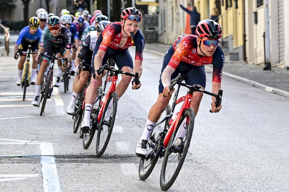 Een licht gehavende Pidcock haalde het einde van de Tirreno-Adriatico niet.