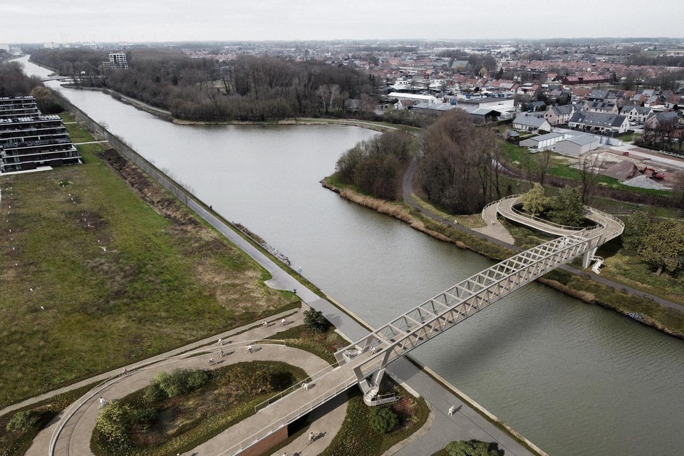 Ook voor de nieuwe Lysbrug werd voor vakwerk gekozen, meteen een verwijzing naar de oude brug die eind 2021 gesloopt werd.