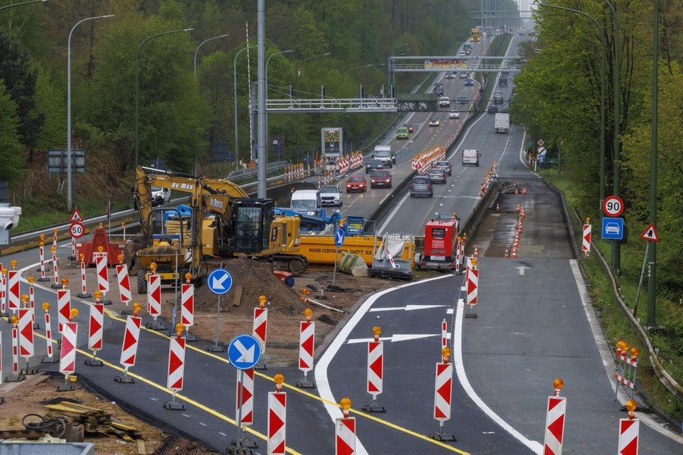 De werkzaamheden aan het Leonardkruispunt zorgen voor verkeersproblemen.