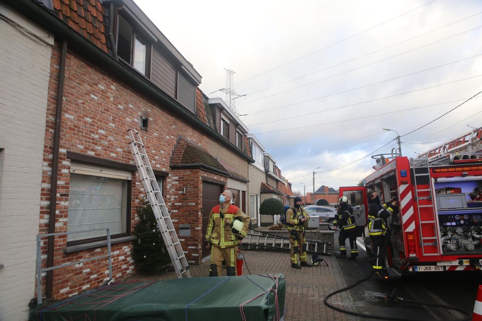 Dankzij de snelle reactie van de bewoner en de brandweer bleef de schade beperkt.
