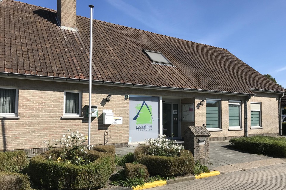De vrouw bedreigde medewerkers van het Sociaal Huis in Diksmuide met een mes.