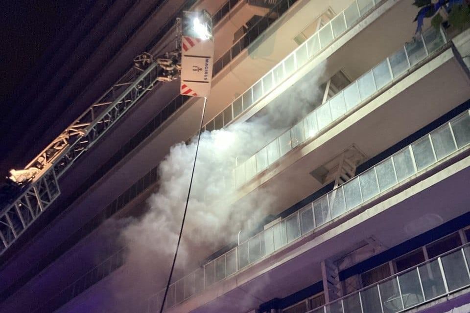 De brand woedde op de vierde verdieping van het appartementsgebouw.