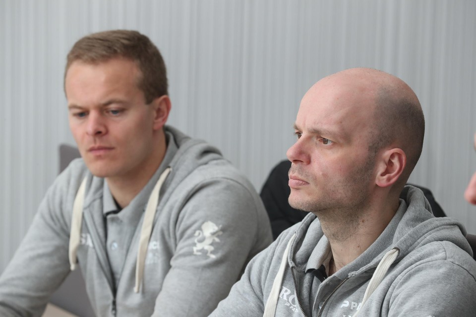 De twee betrokken scheidsrechters, Bart Vertenten en Sébastien Delferière.