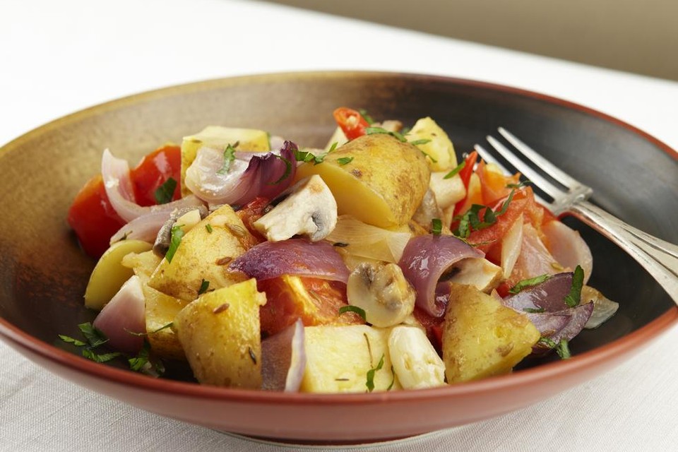 output regelmatig knijpen Ovenschotel met aardappeltjes, tomaten, champignons en chili | Het  Nieuwsblad Mobile