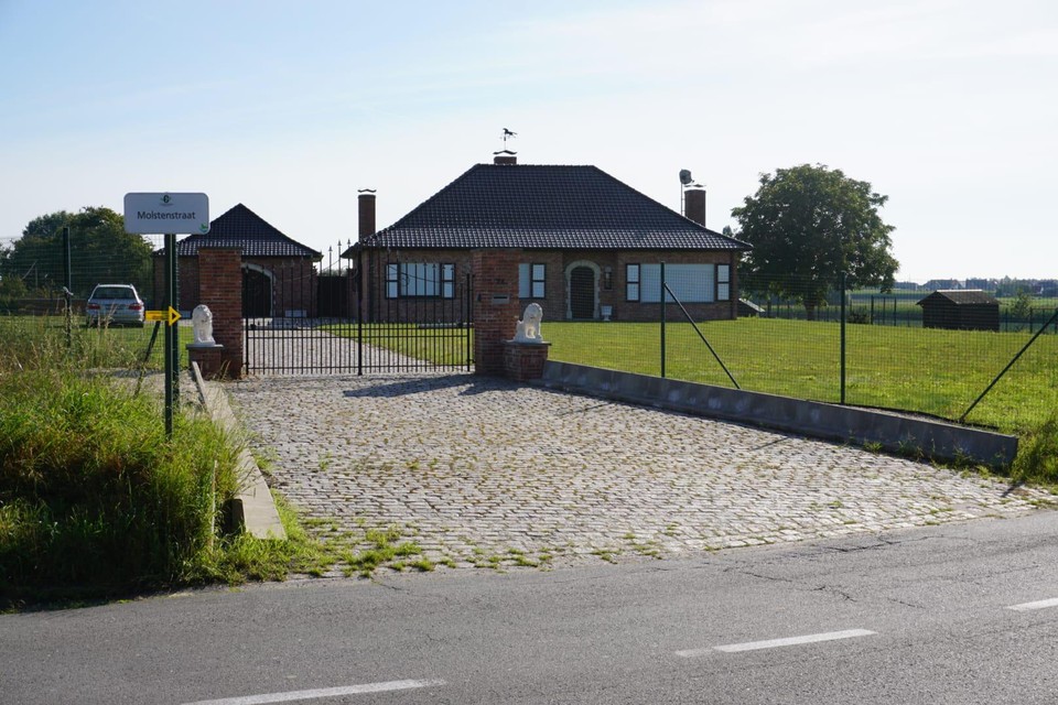 In de wat afgelegen villa op De Ginste leefde het koppel een teruggetrokken bestaan.