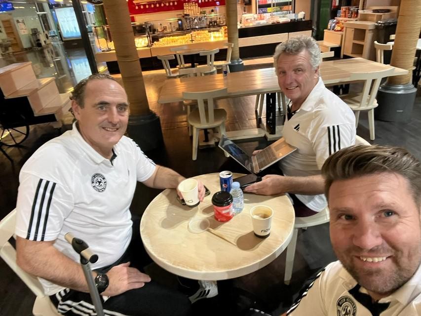 Vanderhaeghe in Saudi Arabia with assistants Gino Caen (center) and Wesley Deschacht (right).