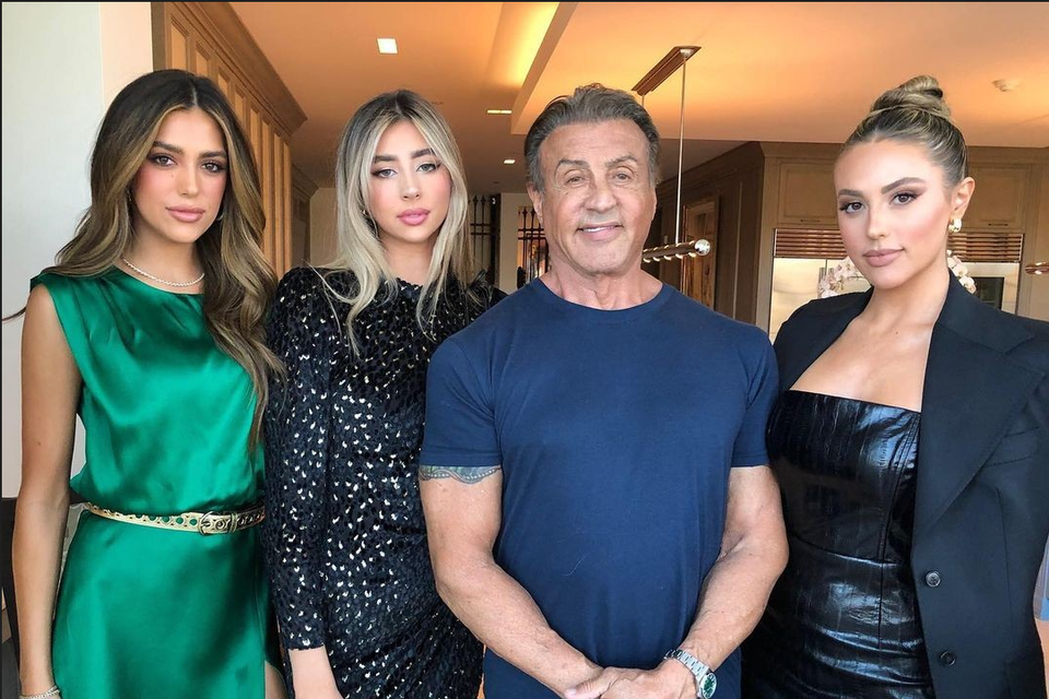 Sylvester Stallone en zijn dochters Sophia (26), Sistine (24) en Scarlet 20)