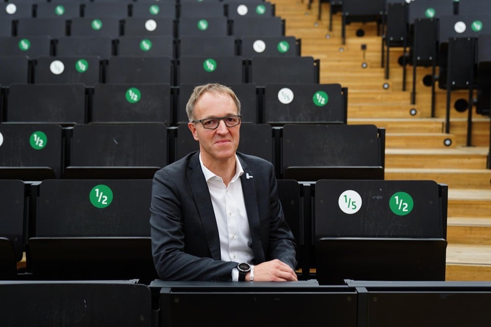 Volgens rector Van de Walle moet ook J.P. een platform krijgen. 