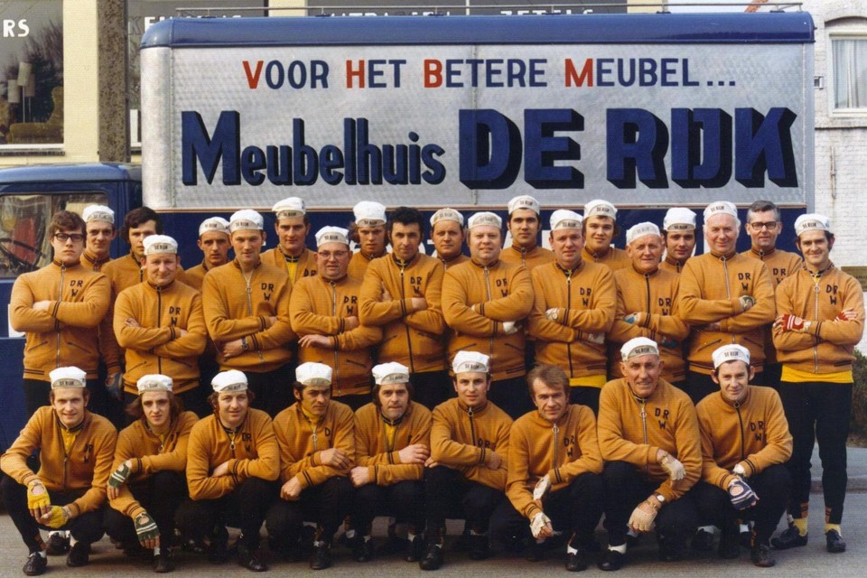 Jefke De Rijk (helemaal rechts) richtte in 1972 zijn eigen wielertoeristenclub op: WTC De Rappe Wielen. 