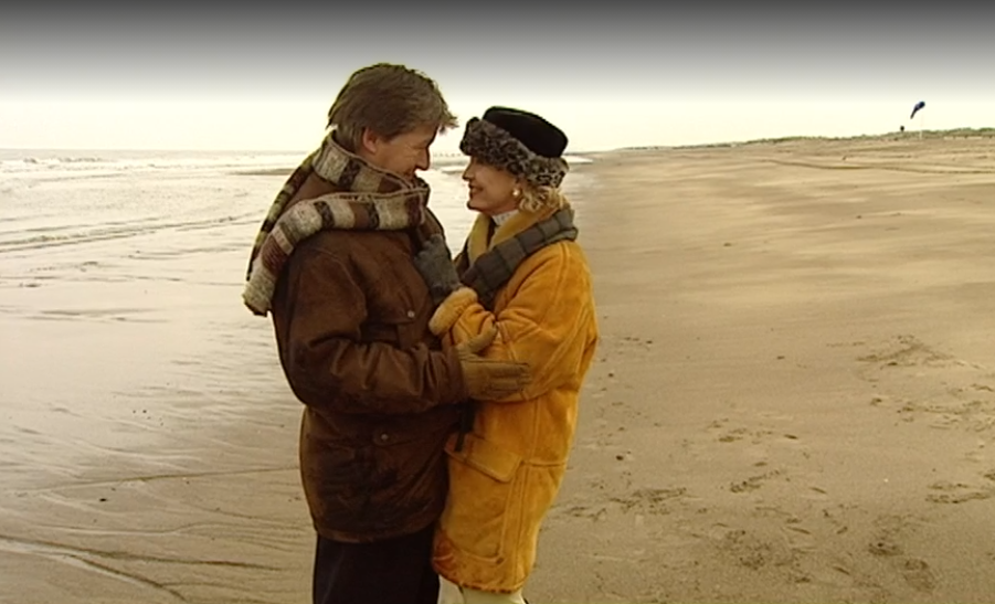 Hun huwelijk was niet te zien op het kleine scherm. Bij deze strandwandeling kreeg Walter zijn fatale hersenbloeding.