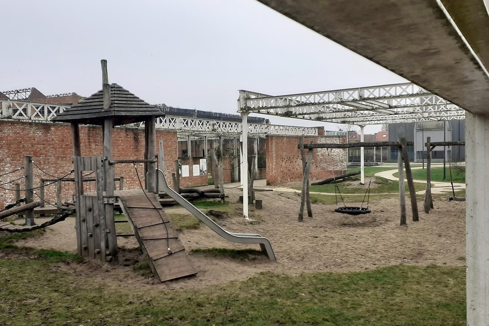 De voorzorgsmaatregelen na de vondst van PFAS gelden alleen voor de voormalige brandweersite in de Peter Benoitlaan, niet voor het wijkpark dat ernaast ligt.