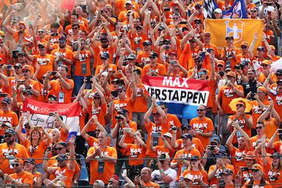Fans van Max Verstappen tijdens de GP van Hongarije