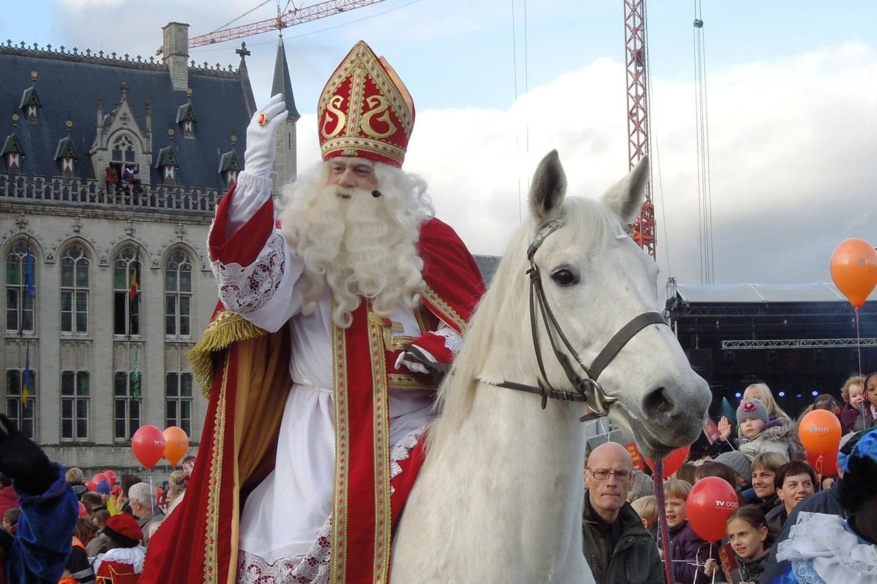 Ale redden Ter ere van Na Zwarte Piet nu ook paard van Sinterklaas onder vuur in Amsterdamse  gemeenteraad: “Straks willen ze ook nog zijn baard afknippen” | Het  Nieuwsblad Mobile