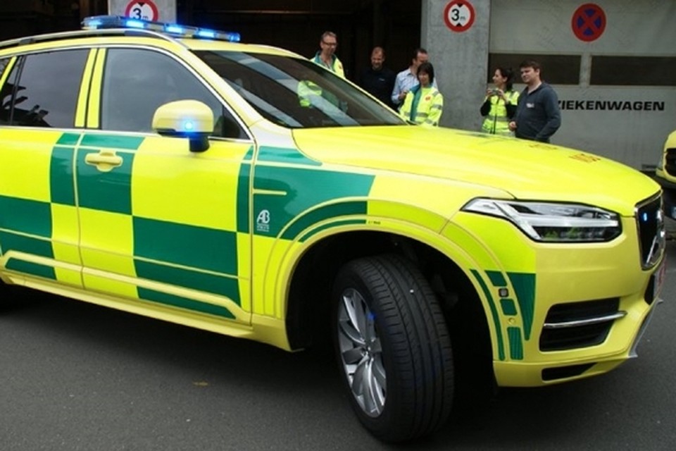 Banzai Milieuvriendelijk Verbazingwekkend Ambulances gaan er straks anders uitzien: sommige zonder zwaailicht en  sirene, andere in felle kleuren | Het Nieuwsblad Mobile