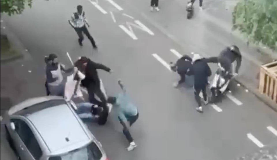 A man is surrounded and attacked in Molenbeek. A little further on, Brugse hooligans invad a do-it-yourself store.
