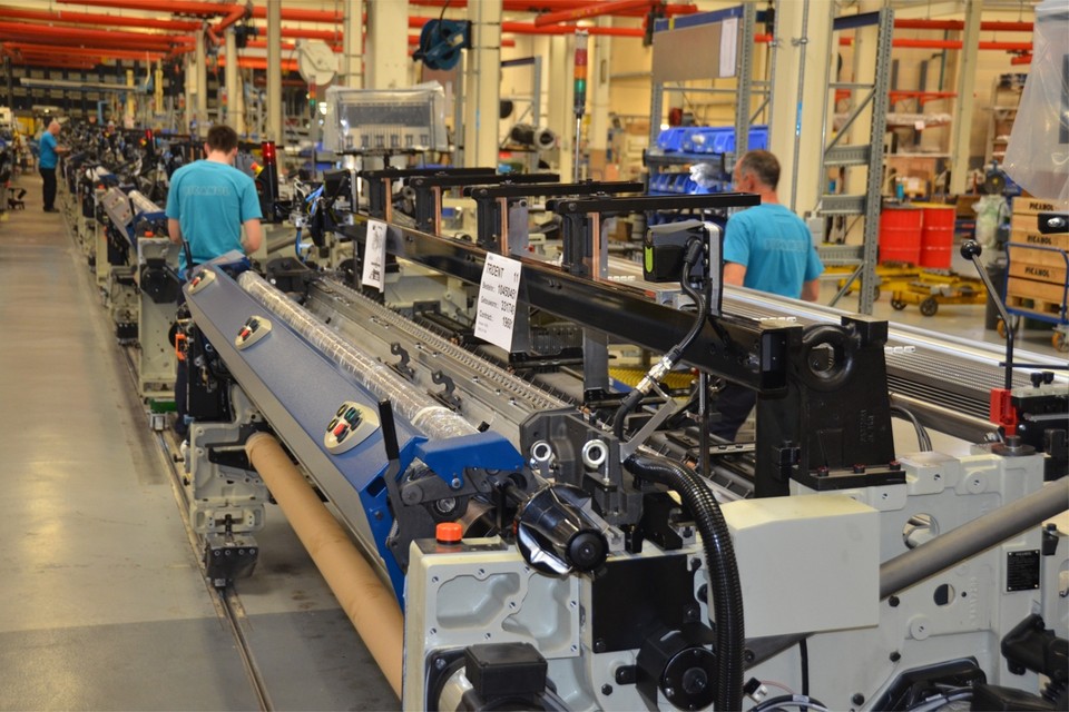Het merendeel van de 1500 werknemers van weefgetouwenproducent Picanol in Ieper is sinds maandag technisch werkloos. 