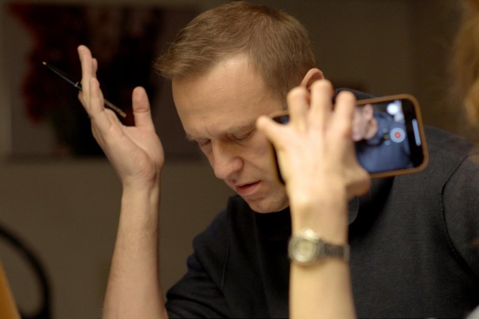 Videofragment van het gesprek dat Aleksej Navalni voerde met geheim agent Konstantin Koedrjavtsev.