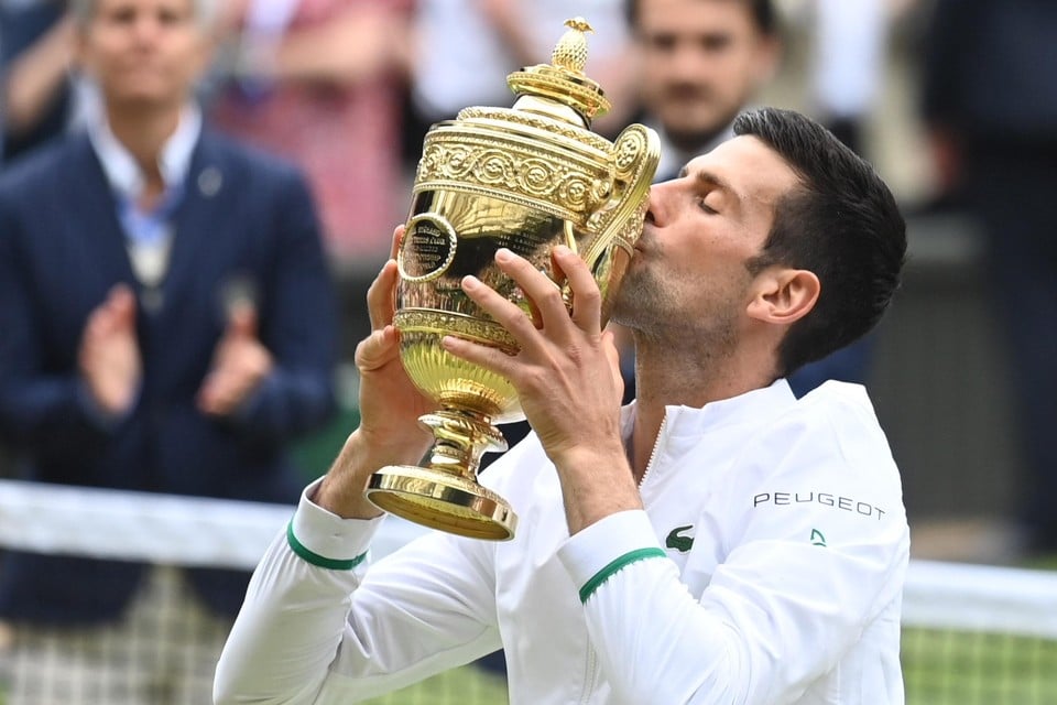 Al 20 keer mocht Novak Djokovic een grand slam-trofee kussen, eenzelfde aantal als Roger Federer en Rafael Nadal.
