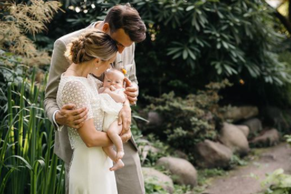 Op Instagram toonde het kersvers getrouwd koppel ook hun dochtertje Max.