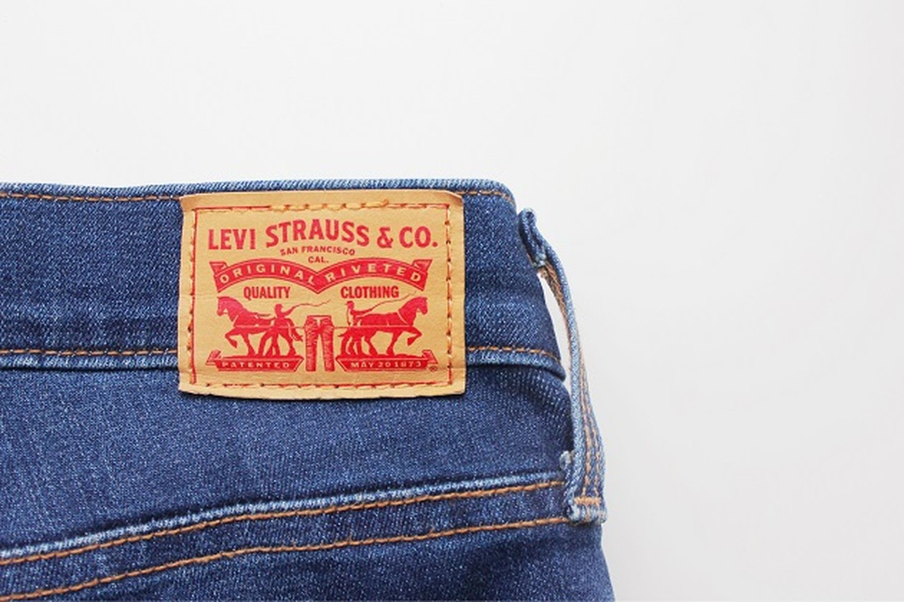 Waarschijnlijk Schaar Me Verdwijnen de iconische bruine patches van de Levi's-jeans? | Het  Nieuwsblad Mobile