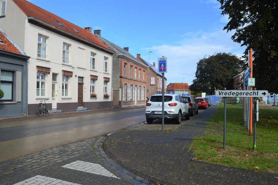 De fietsstraat in de Amelbergastraat. 
