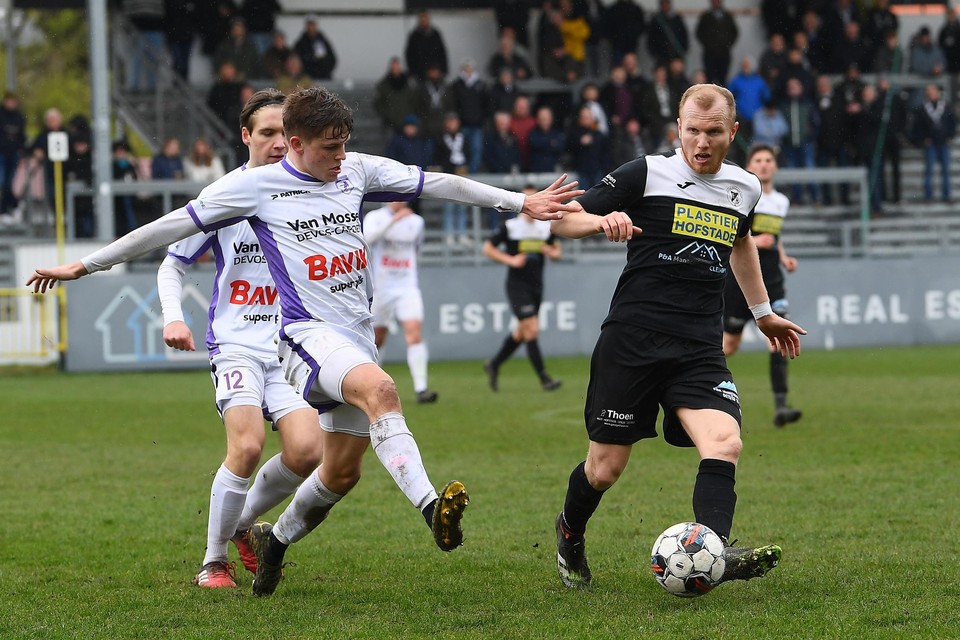 Harelbeke won met 1-4 in Aalst.