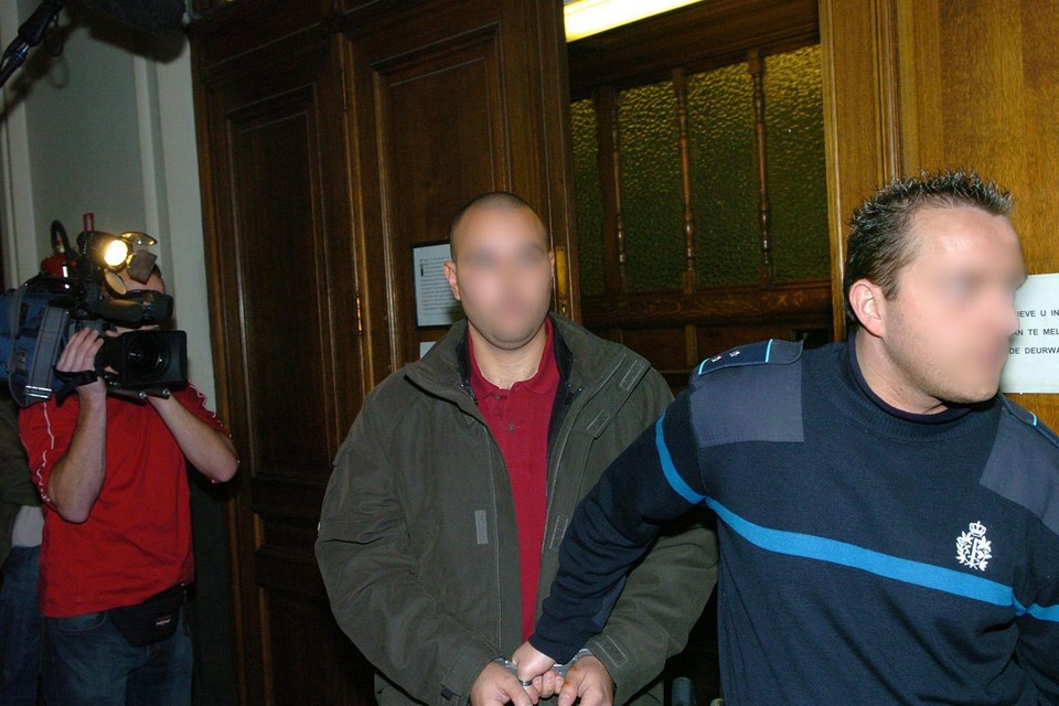 Rachid B. (centraal in beeld) kreeg in 2005 vijf jaar cel, in 2006 kwam er nog een jaar cel bij.