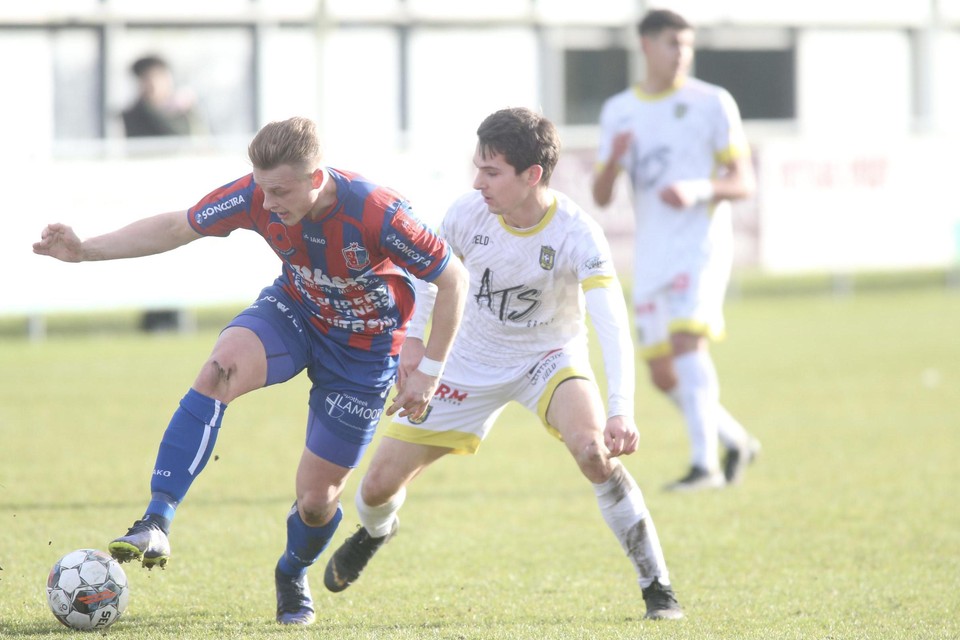 Westhoek-Merelbeke: Sibert Himpe houdt bezoeker Niels Verheyden af.