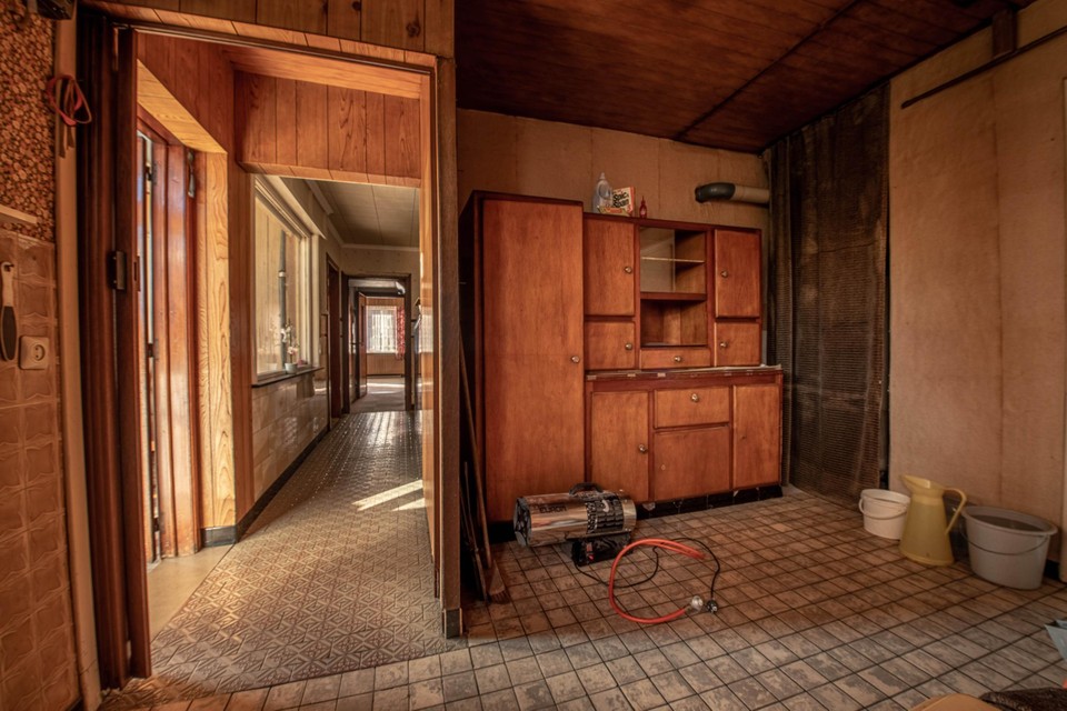 The living room before the renovations. 