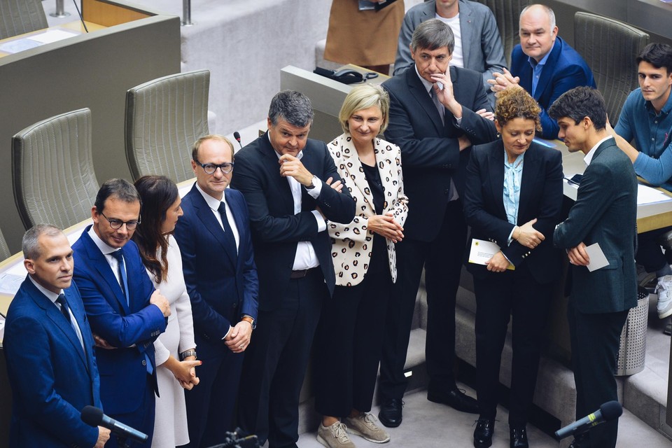 Eedaflegging van de Vlammse ministers van de nieuwe Vlaamse regering Jambon 1 