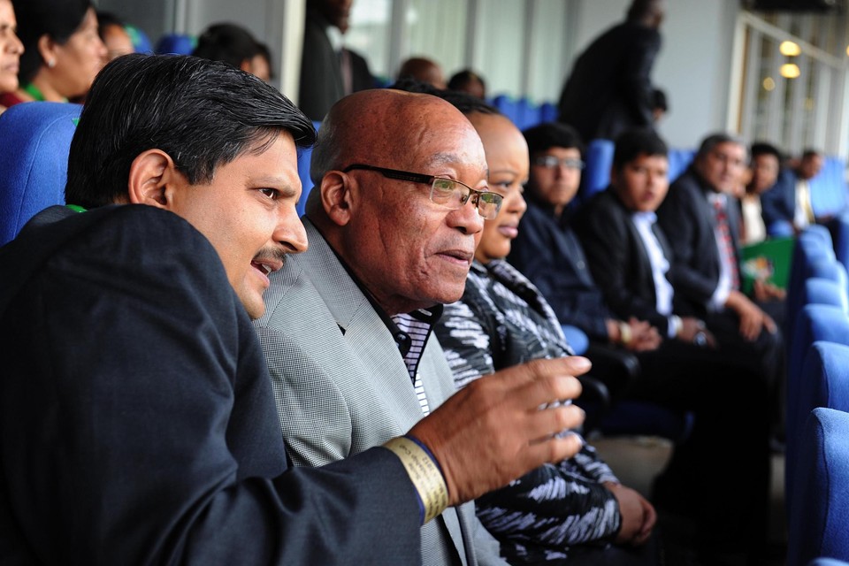 Atul Gupta met de Zuid-Afrikaanse president uma 