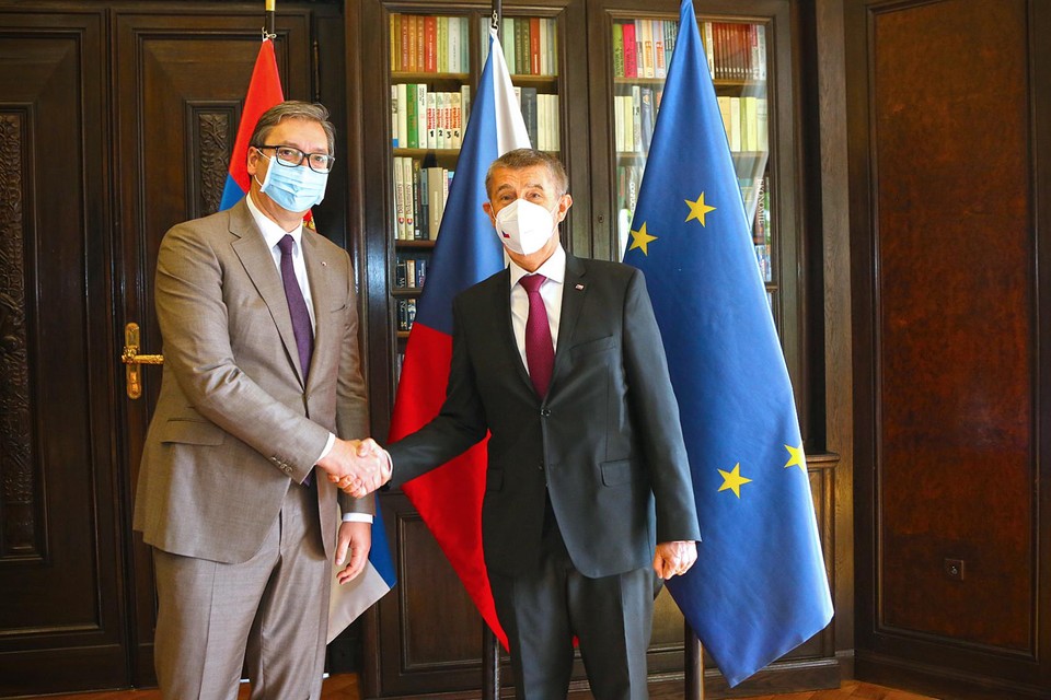 Servisch president Vucic bezocht Tsjechisch premier Babis.  
