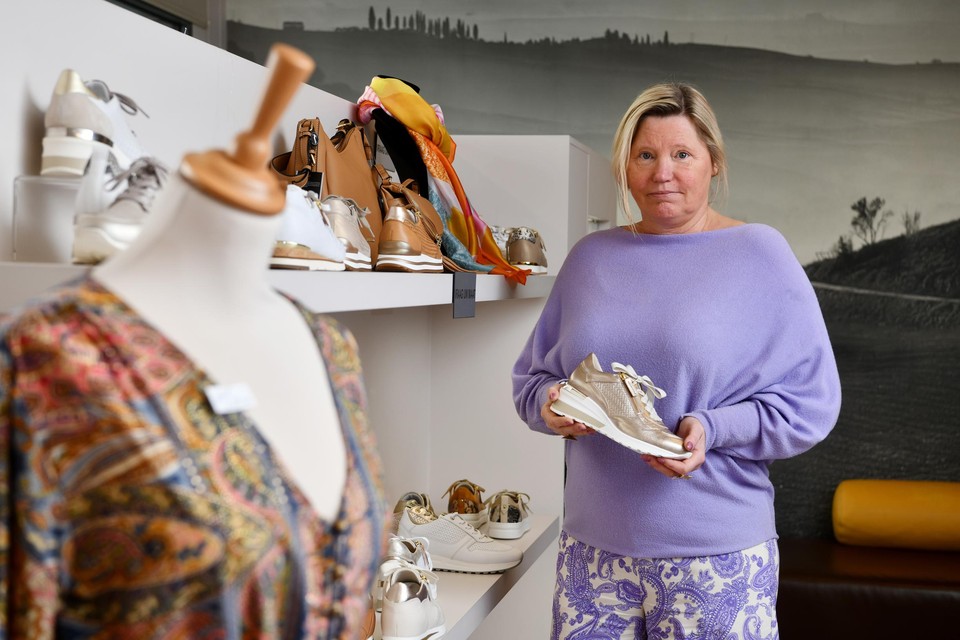 Sandra Denis heeft een schoenwinkel in Deurne, maar verkoopt bijna niets meer door corona.  