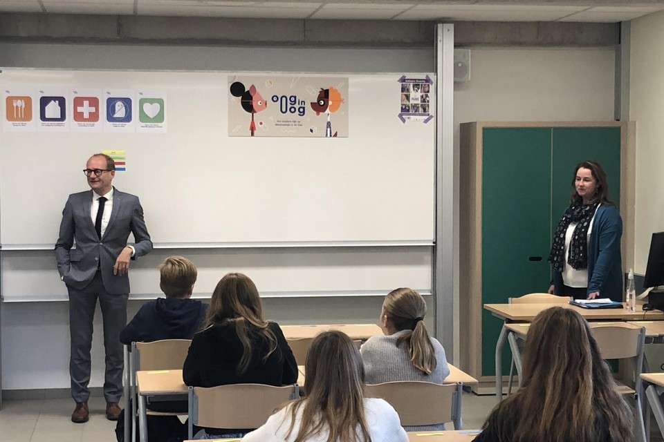 Vlaams minister van Onderwijs Ben Weyts bekijkt of gedetacheerde leerkrachten teruggeroepen kunnen worden.