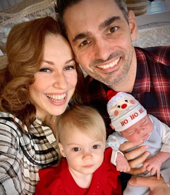 Natalia met haar vriend Frederik en hun twee kindjes, Bobbi-Loua en Apollo. 