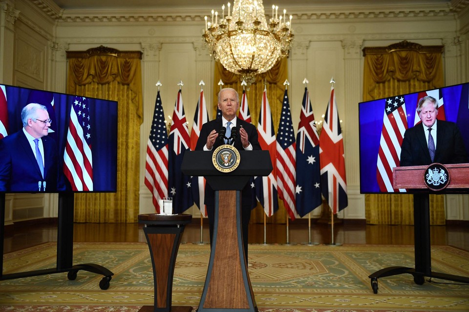 De drie regeringsleiders hielden een gezamenlijke persconferentie om het pact aan te kondigen.