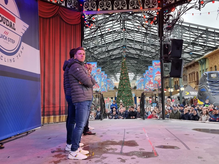 Evenepoel droeg zowaar regenboogschoenen. 