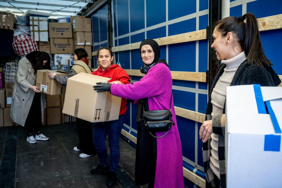 Initiatiefneemster in Heusden-Zolder Elif Sanli, tweede van rechts.