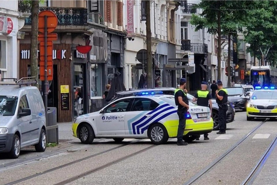 Cars from Antwerp city center for a while by dangerous oil trail: streets in the meantime released back (Antwerp)