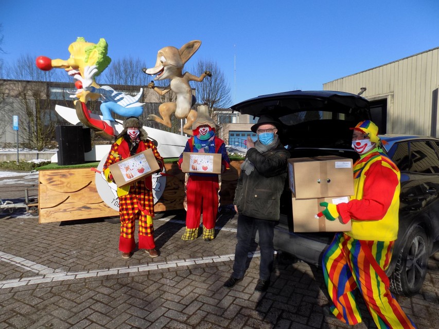 Toeten of Blazen werkt aan een alternatief carnaval voor 2022. In 2021 deelde de carnavalsvereniging uit Vosselaar 300 dozen vol met attributen en wat drank uit.  