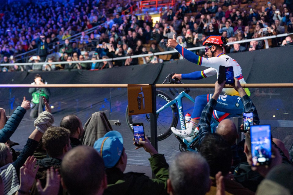 Vorig jaar verzorgde meervoudig wereldkampioen Peter Sagan nog het spektakel tijdens de ploegenvoorstelling in ’t Kuipke. Wie neemt dit jaar de honneurs waar?