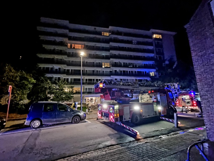 De brand woedde op het terras van een dakappartement