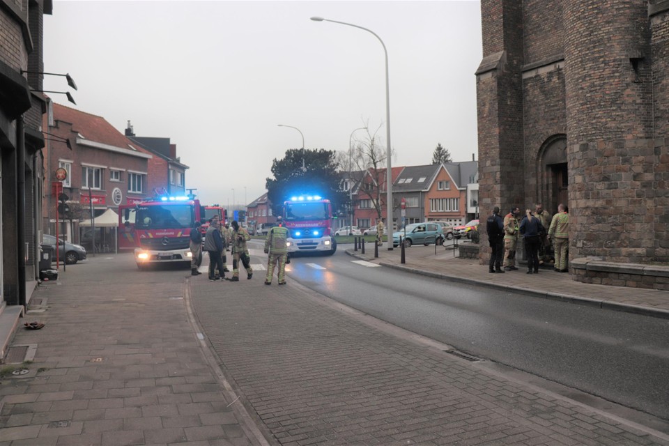 De brandweer moest de deur van de Heilig Hartkerk openbreken om te controleren wat er aan de hand was.