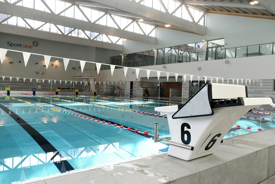 Het gloednieuwe sportzwembad.