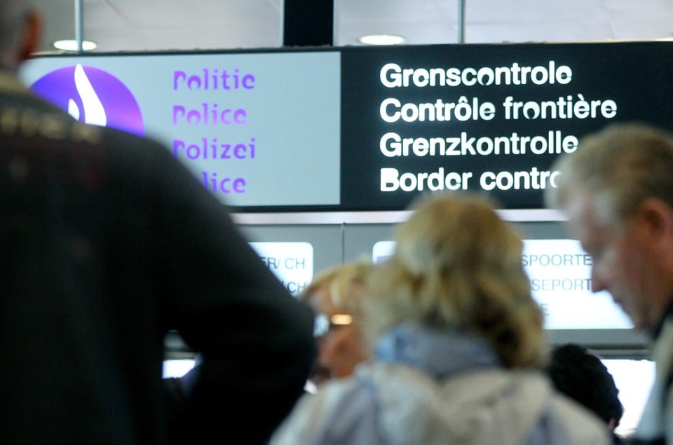 Minister wants shorter rows at border control Brussels Airport: « Waiting times of a few hours are harmful to the image of our country »