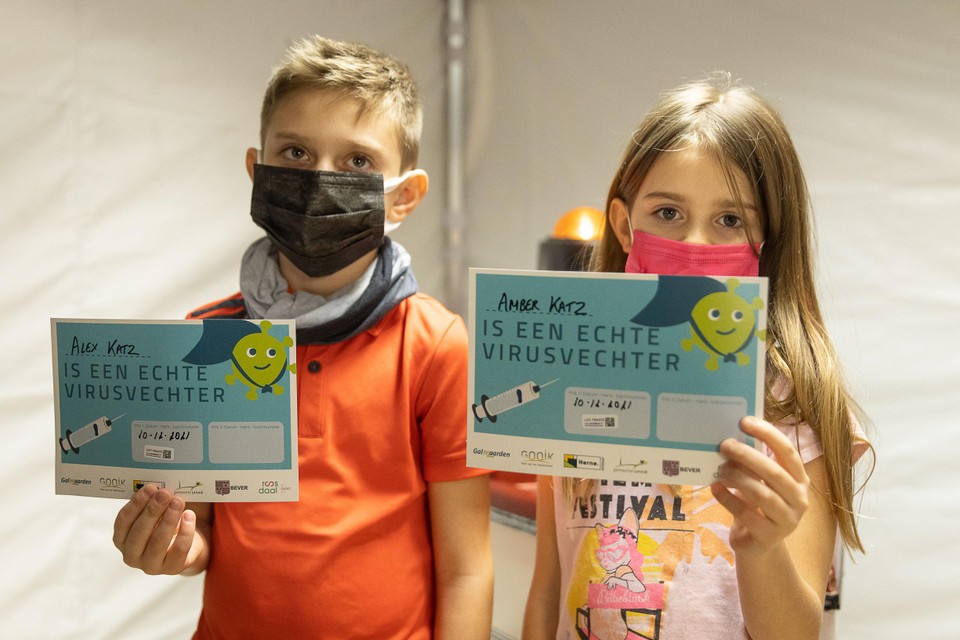 Kinderen die zich in Gooik laten vaccineren, krijgen er een certificaat bij. Ze zijn ‘echte virusvechters’. 